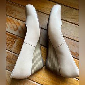 *WORN ONCE* Clarks Women's Blush Flores Tulip Wedge Pumps- impeccable condition